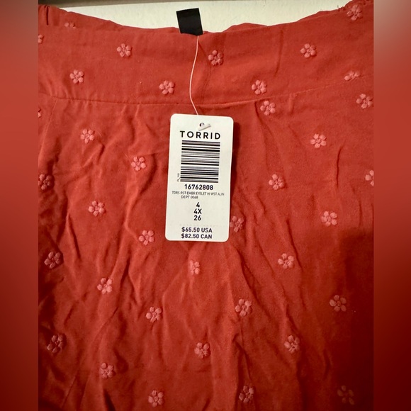 Torrid eyelet Skirt - Picture 2 of 3